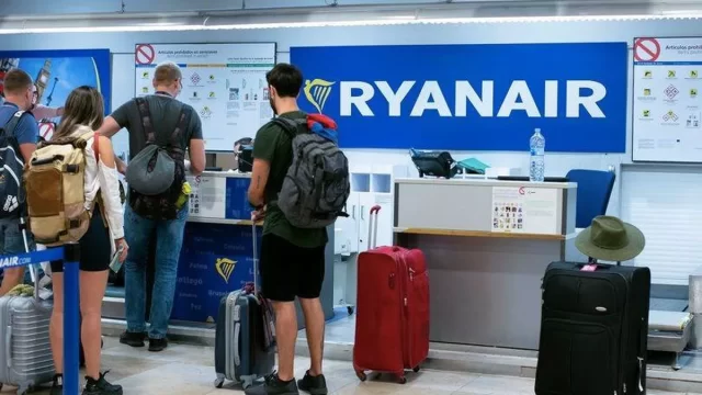 Ryanair and EasyJet luggage center