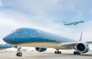 Airlines impose fuel surcharges of up to $400 per ticket as jet fuel costs soar credits: Vietnam Airlines