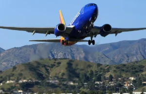 Landing attempt at Burbank aborted by Southwest pilot due to runway issue credits: southwest-airlines