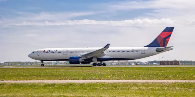 Delta Air Lines Flight from Copenhagen to New York Makes Emergency ...
