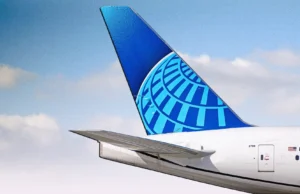 United passenger tries to open door mid-flight, plane diverts to Dulles credits: united-airlines